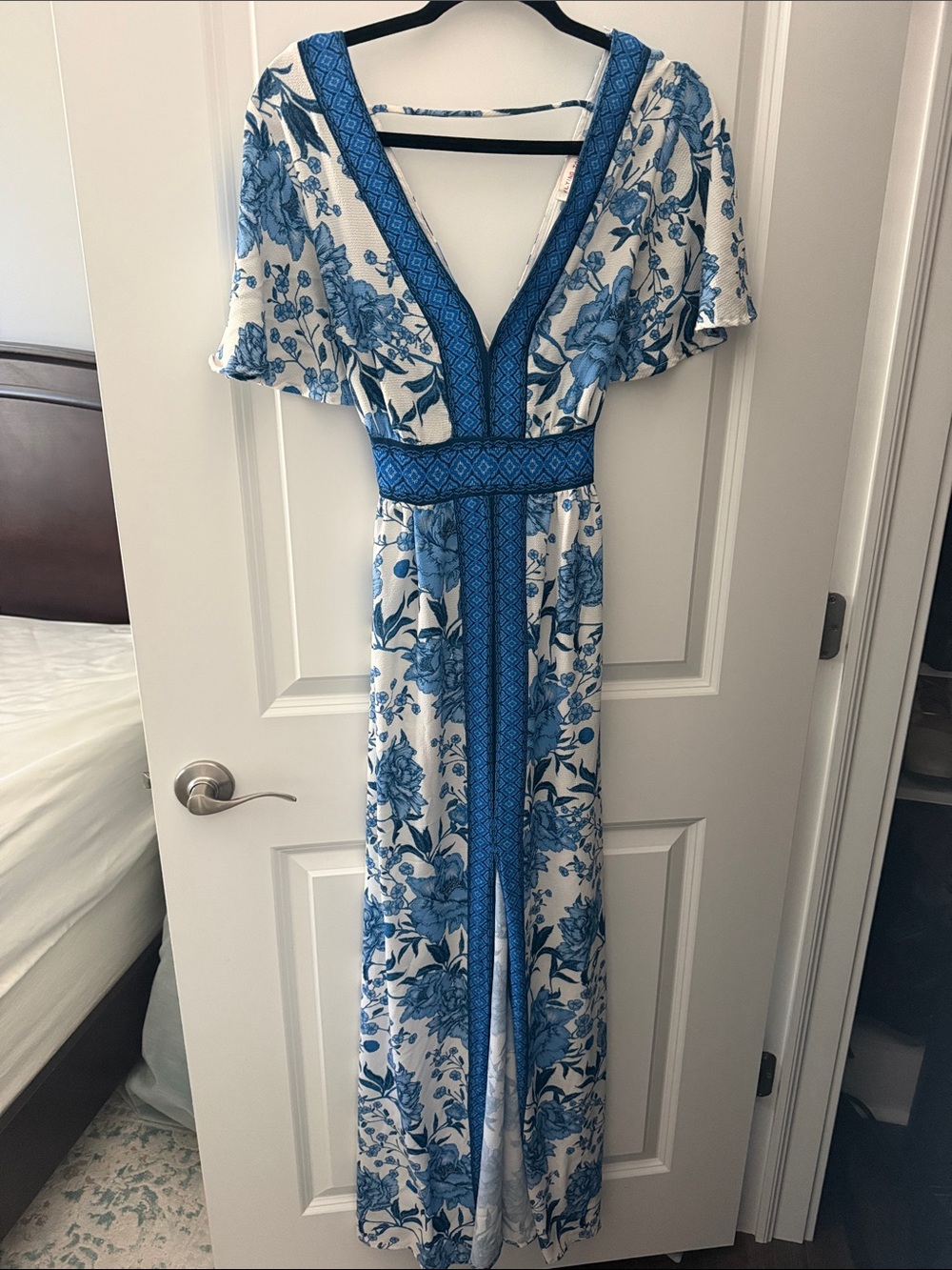 Vici Blue Floral V-Neck Maxi Dress